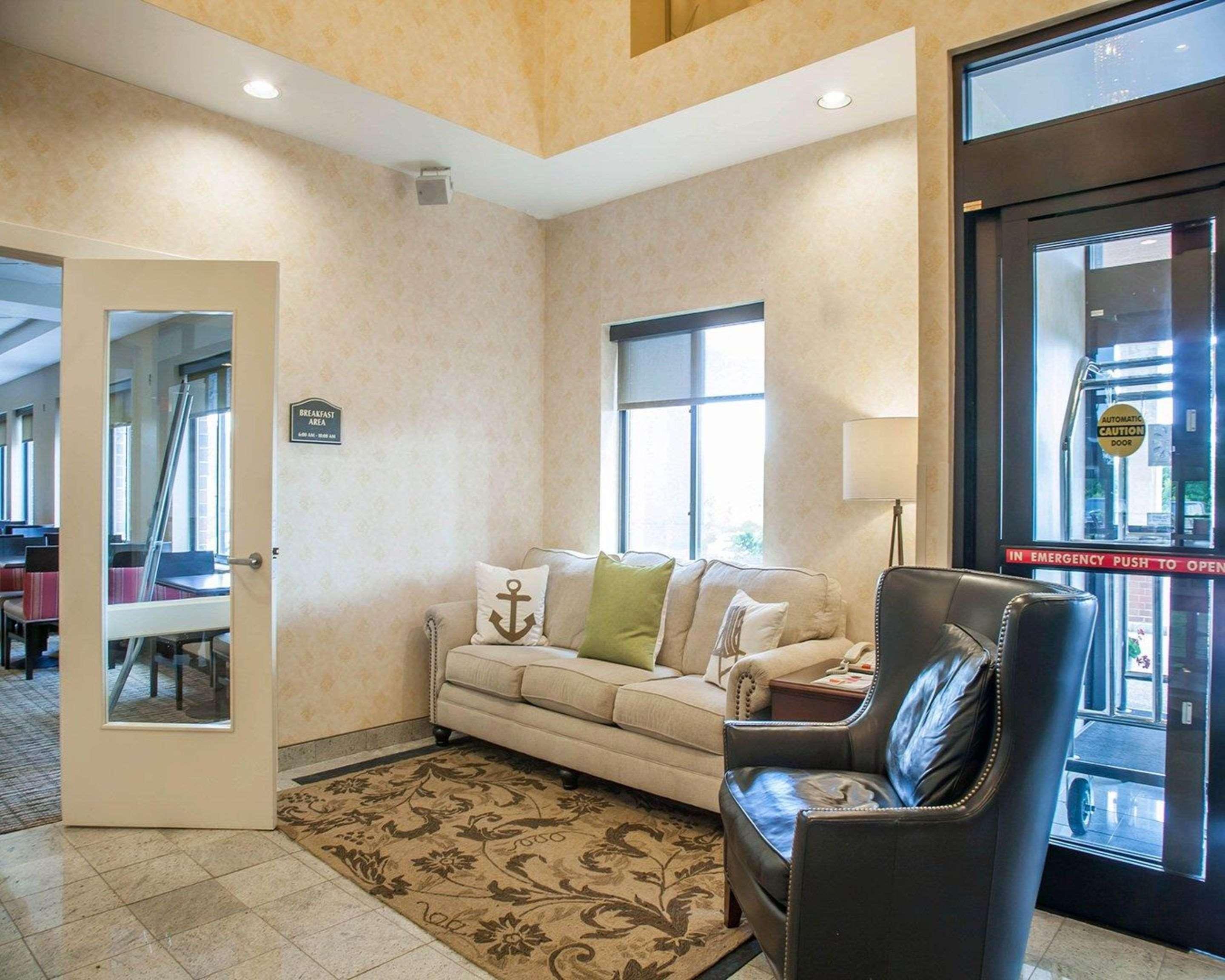 Comfort Suites West Warwick - Providence Buitenkant foto
