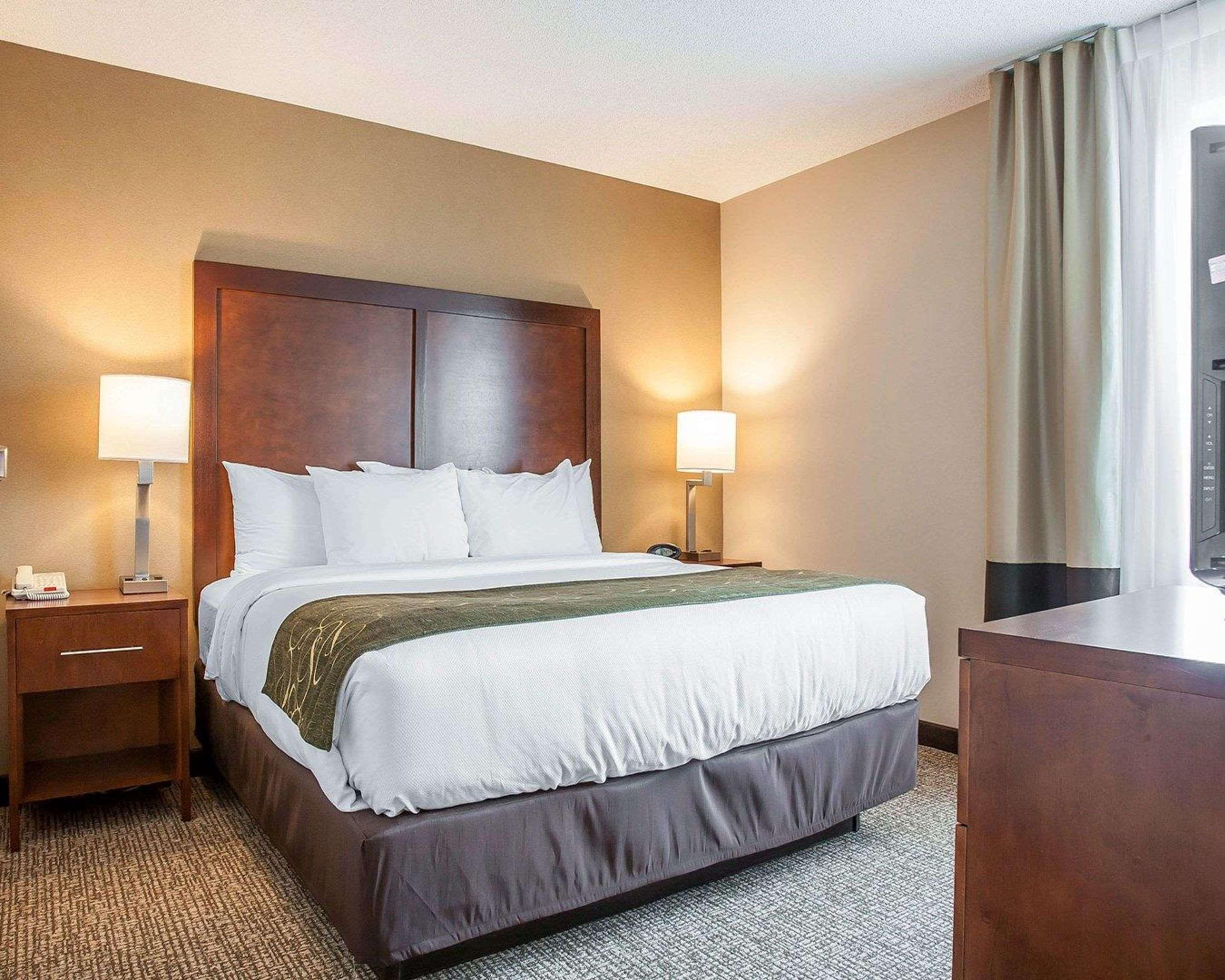 Comfort Suites West Warwick - Providence Buitenkant foto