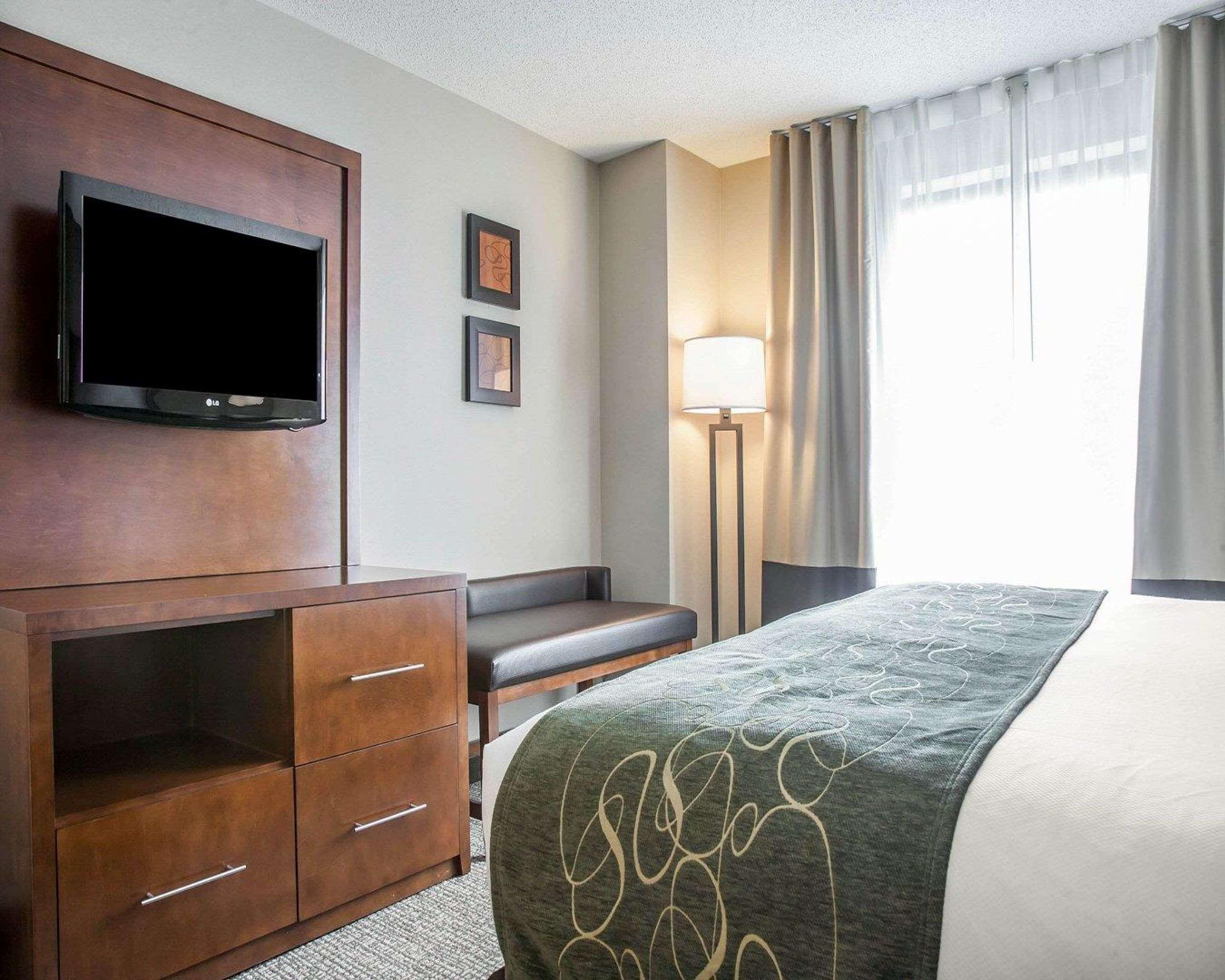 Comfort Suites West Warwick - Providence Buitenkant foto